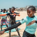 Au Sénégal, le surf devient un levier pour la scolarisation des jeunes filles