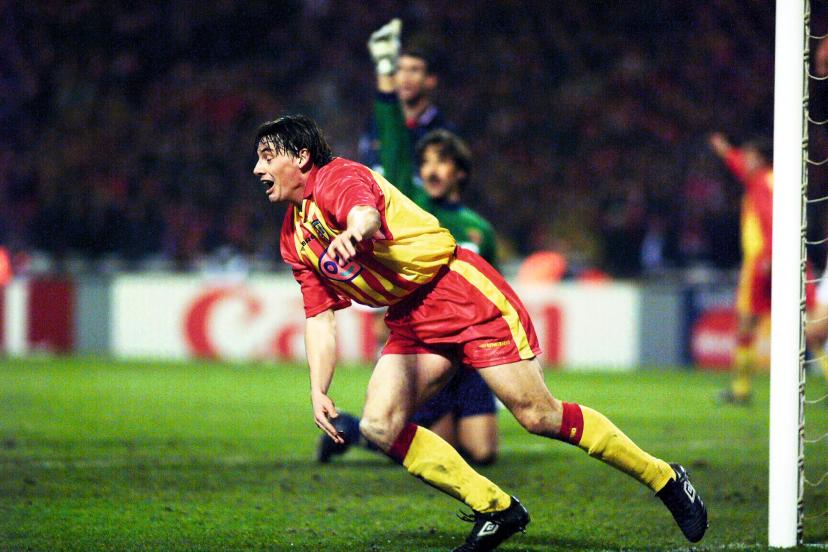 73e minute. Surpris par le jaillissement au second poteau de Mickaël Debève, le gardien anglais David Seaman réclame le hors-jeu. En vain. (L'Équipe)