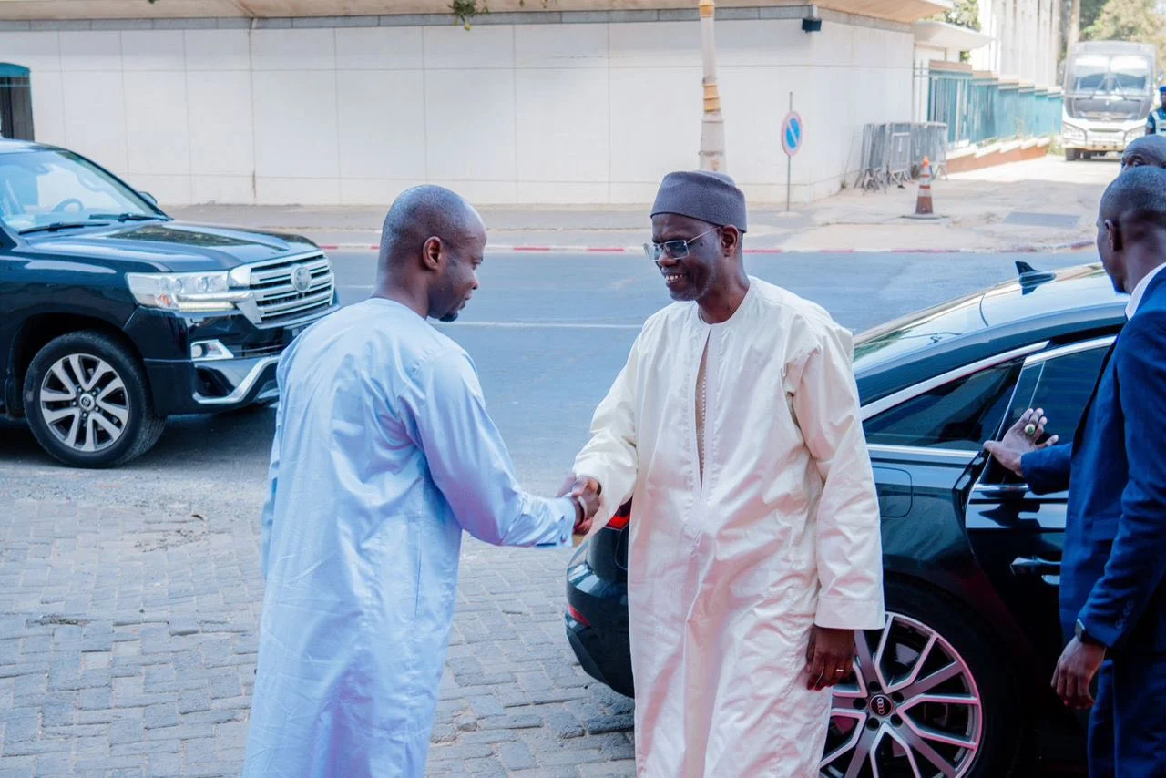 Primature : Les images de la passation de services entre Ousmane Sonko et Al Aminou Lo (photos)