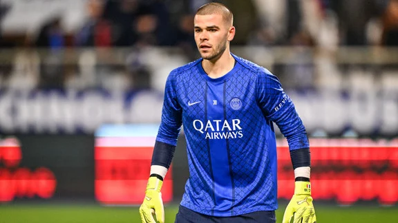 Lucas Chevalier, gardien de but du PSG, lors d'un entraînement