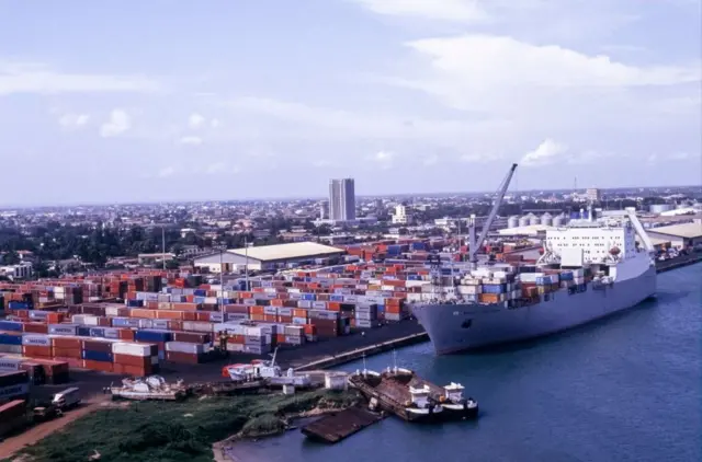 Impact économique de la crise sur le port de Cotonou, principal accès maritime du Niger