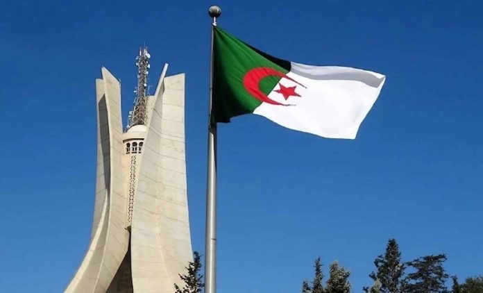 représentants des gouvernements algérien et malien lors d’une réunion diplomatique