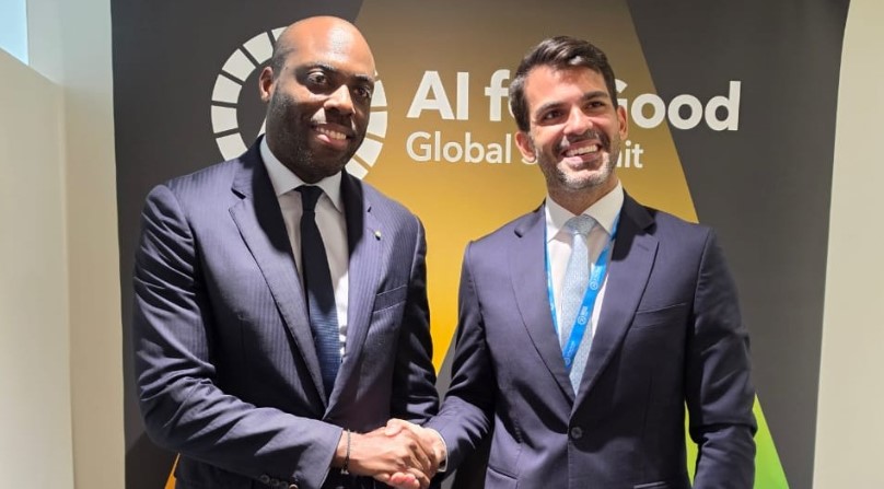 Mark Alexandre Doumba, ministre gabonais de l'Économie numérique, et Emir Gelen, directeur régional de TikTok