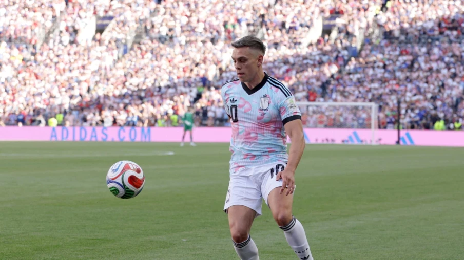 Le Belge Leandro Trossard lors de son arrivée au Besiktas