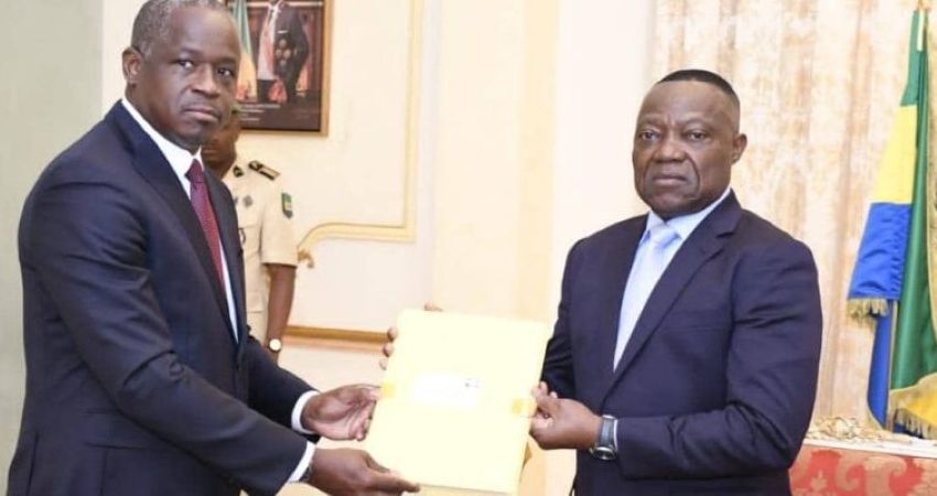 Transmission du rapport du recensement à la Cour constitutionnelle