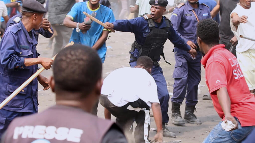 Affrontements entre forces de l'ordre et manifestants à Kinshasa lors d'une protestation contre une révision constitutionnelle en juin 2026