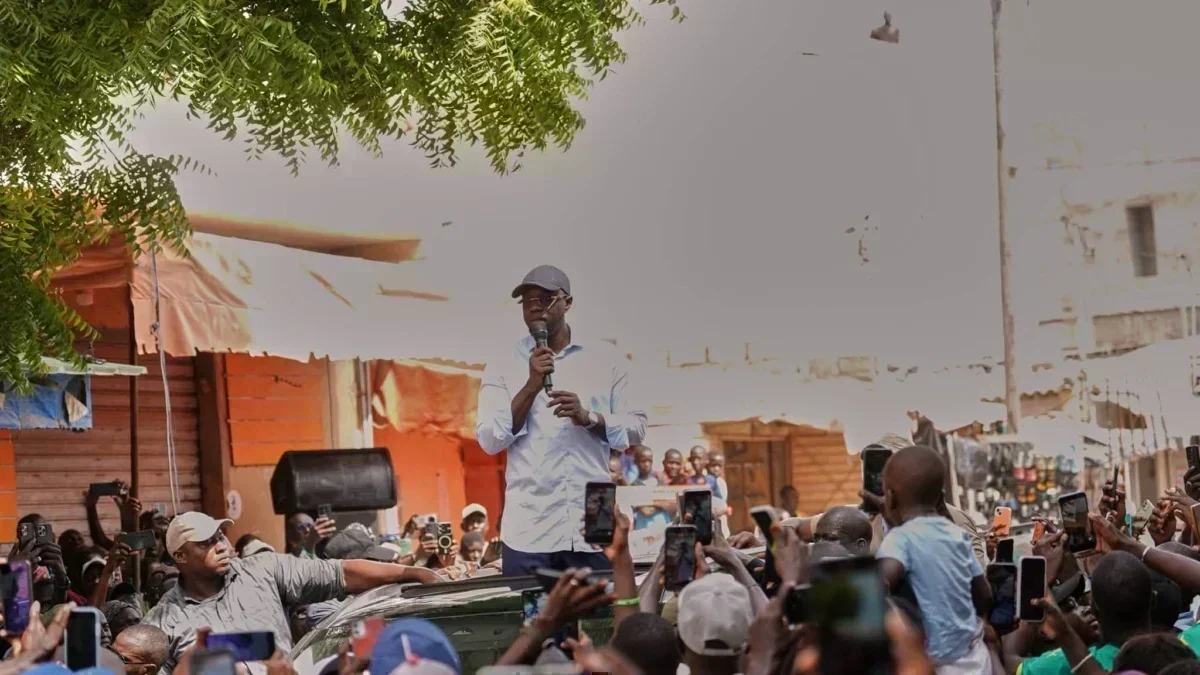 Ousmane Sonko mobilise les militants de Pastef à Bargny Ousmane Sonko s'adresse aux militants de Pastef à Bargny