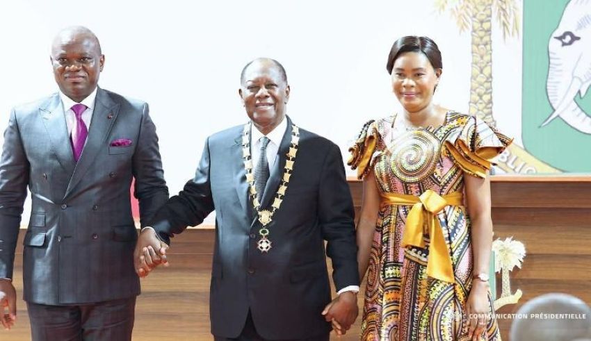 Le président gabonais Oligui Nguema et son épouse Zita aux côtés du président ivoirien Alassane Ouattara lors d'une cérémonie officielle