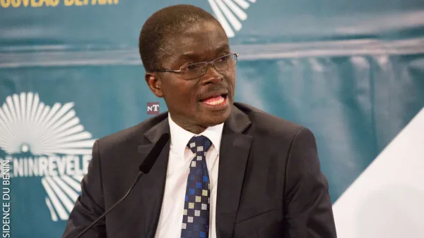 Lazare Maurice Sehouéto lors d'un débat sur la démocratie au Bénin