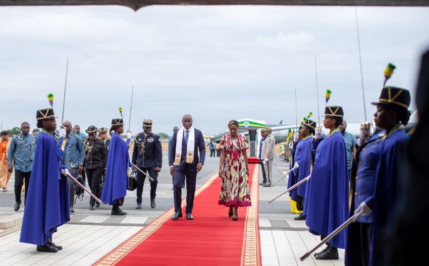 Le président Oligui Nguema et son épouse de retour à Libreville après une tournée africaine