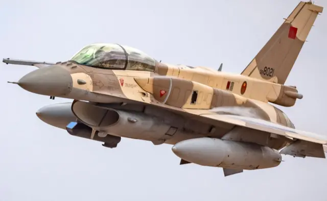 Avion de chasse F-16 marocain, symbole de la modernisation de l’armée royale.