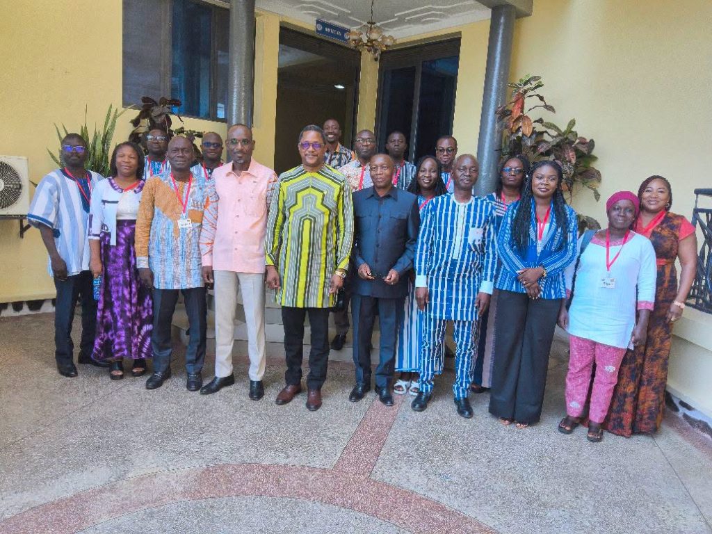 Délégations du Burkina Faso et du Burundi lors des négociations